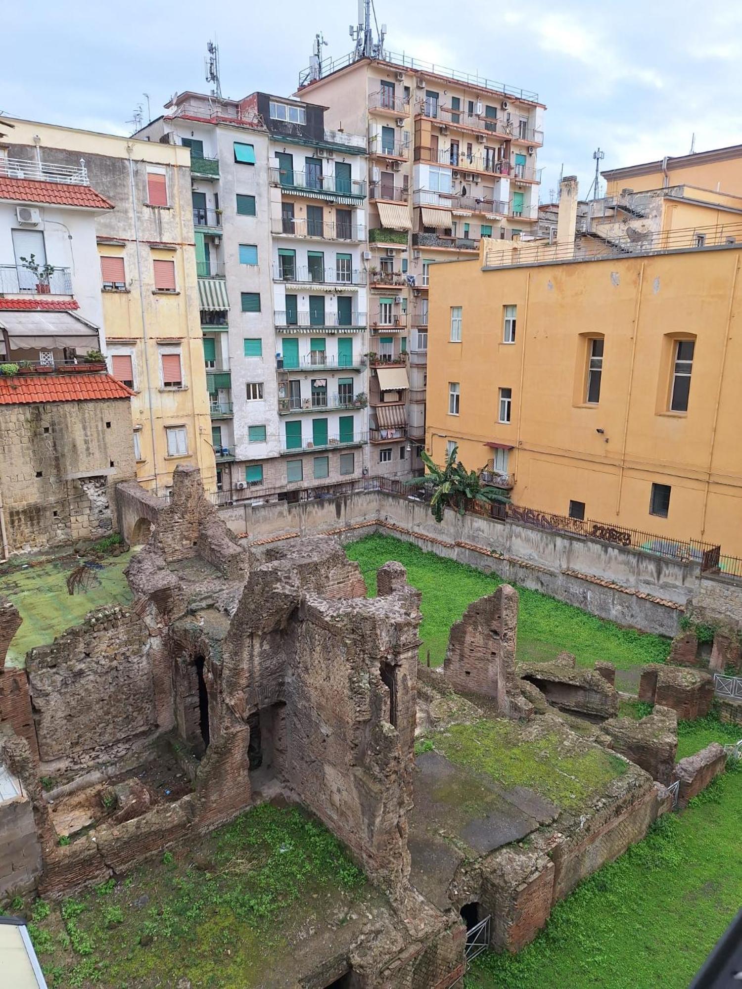 Apartment Domus Ai Mannesi Naples
