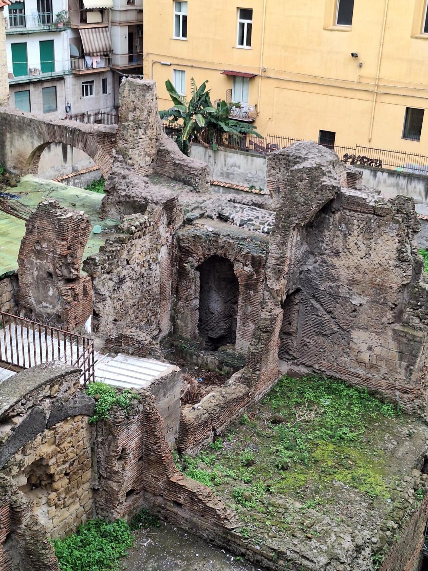 Apartment Domus Ai Mannesi Naples