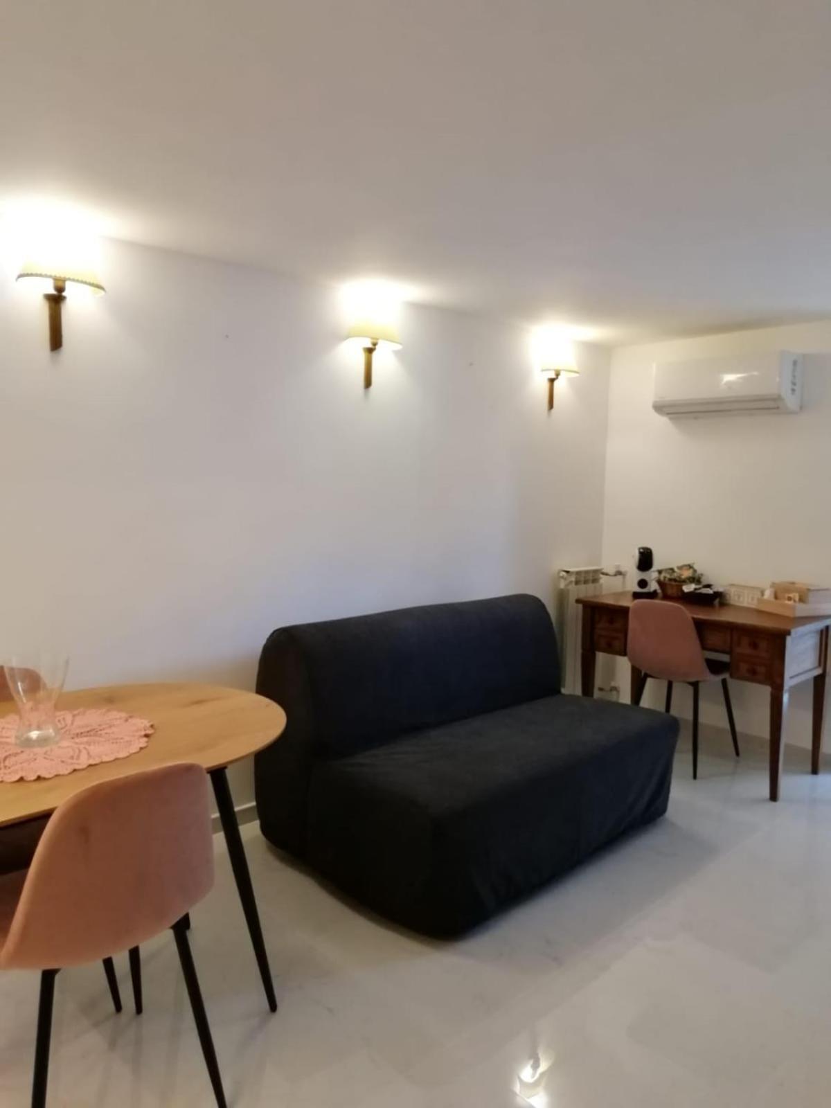 Domus Ai Mannesi * Naples